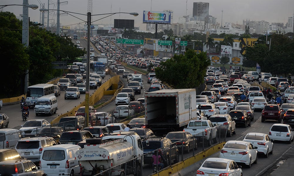 desesperacion-por-taponamiento-vehicular-en-las-vias-del-gran-santo-domingo