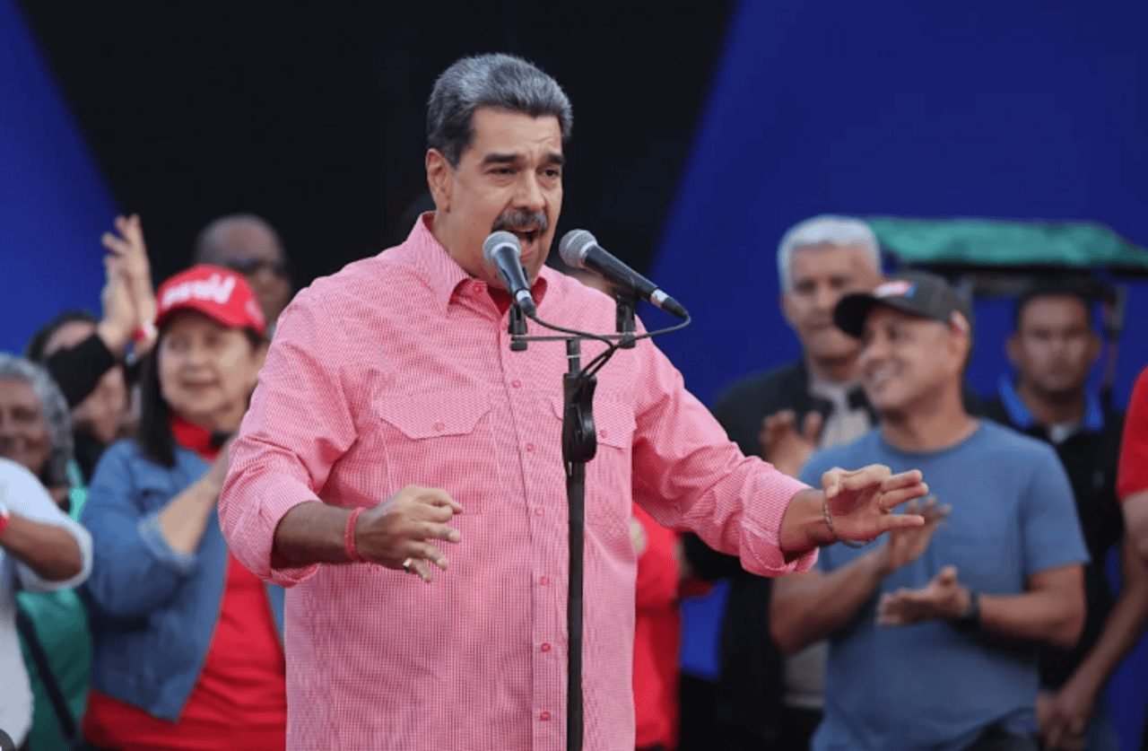 maduro-canta-‘imagine’-en-medio-de-tensiones-con-eeuu.