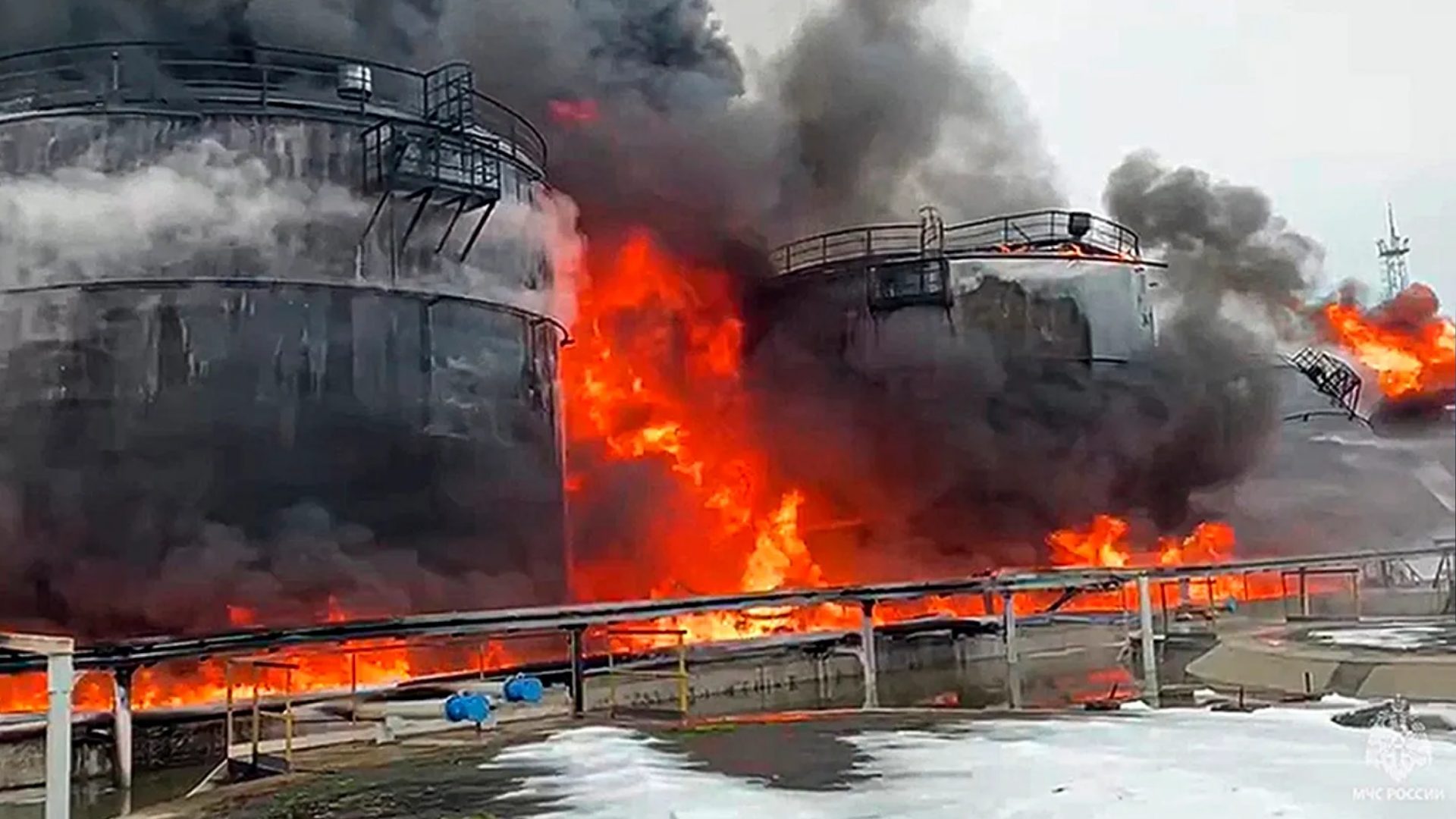 ucrania-lanza-ataque-a-una-de-las-principales-refinerias-de-crudo-de-rusia