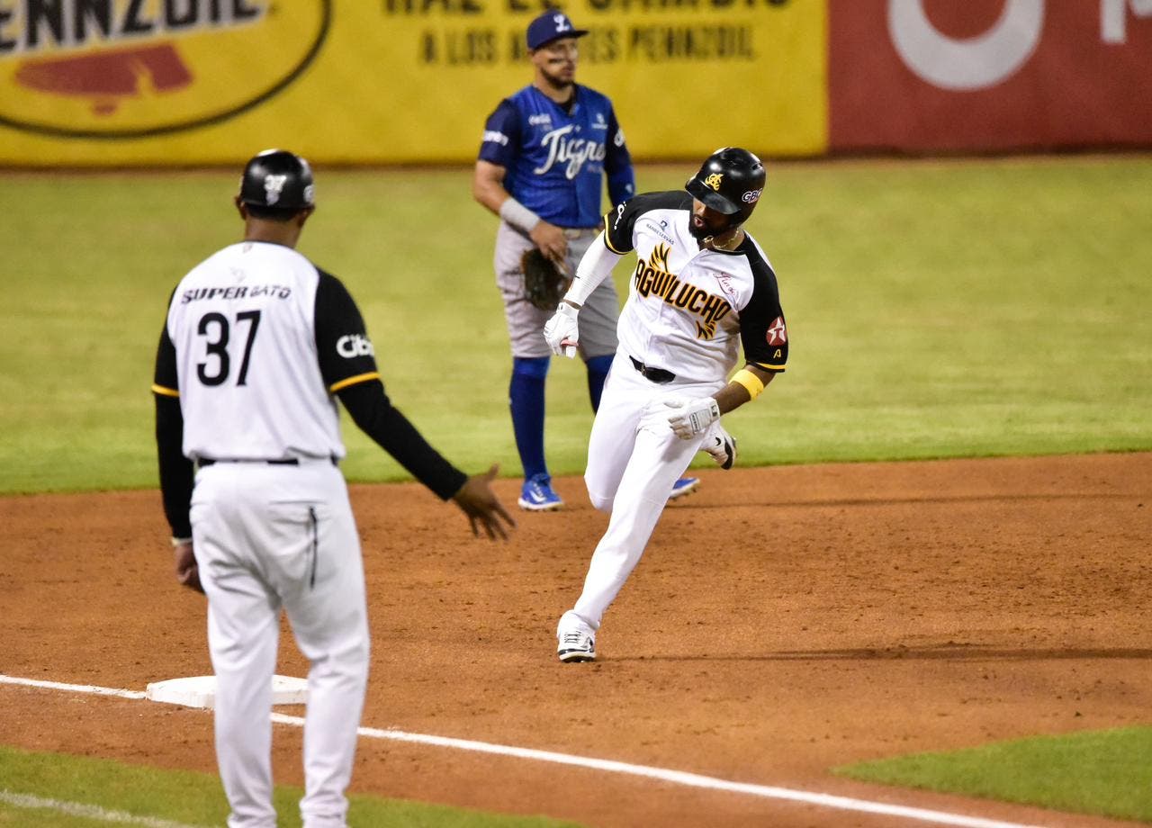 beisbol-dominicano-se-reanuda-este-lunes:-aguilas-cibaenas-y-tigres-del-licey-se-enfrentan