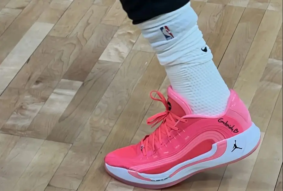 doncic-salta-a-la-cancha-con-el-nombre-de-su-hija-escrito-en-sus-zapatillas