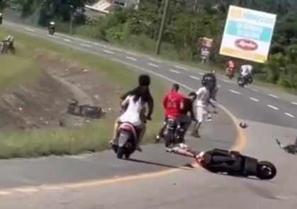 joven-pierde-el-control-y-se-accidenta-en-carrera-clandestina-en-la-autopista-duarte