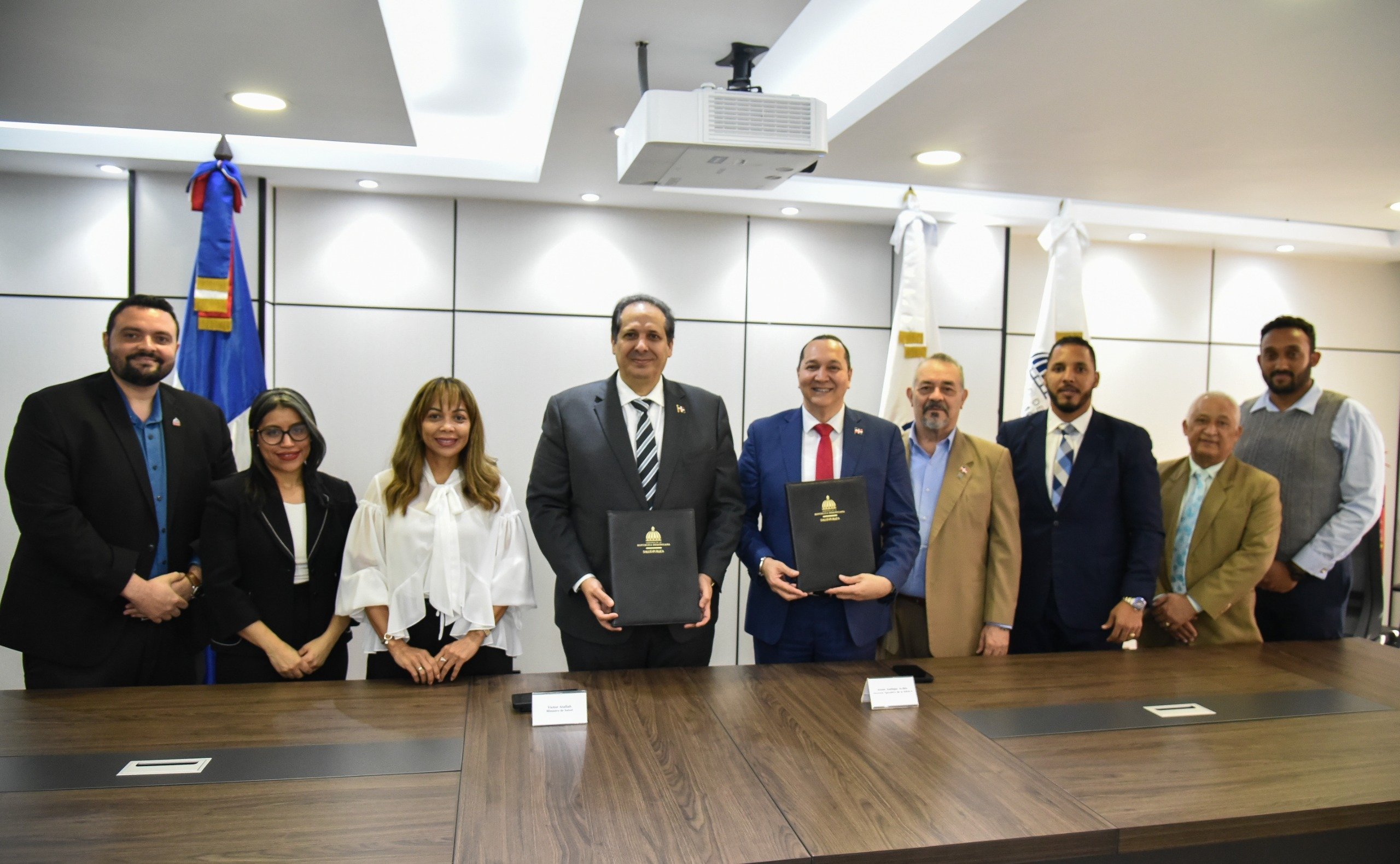 salud-publica-y-el-ideice-firman-acuerdo-de-colaboracion-para-desarrollar-proyectos-de-investigacion-en-salud