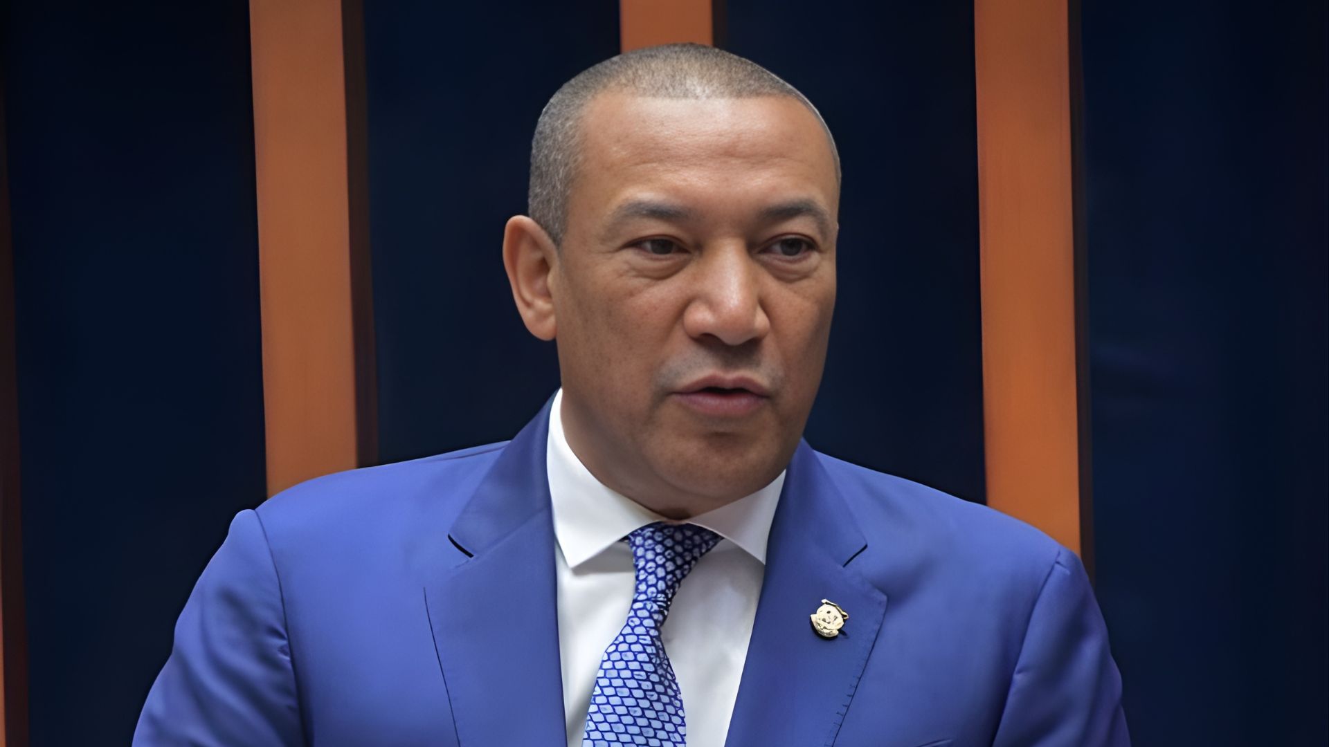 «deberian-premiarnos’”:-“senador-defiende-a-rd-y-reta-a-amnistia-internacional