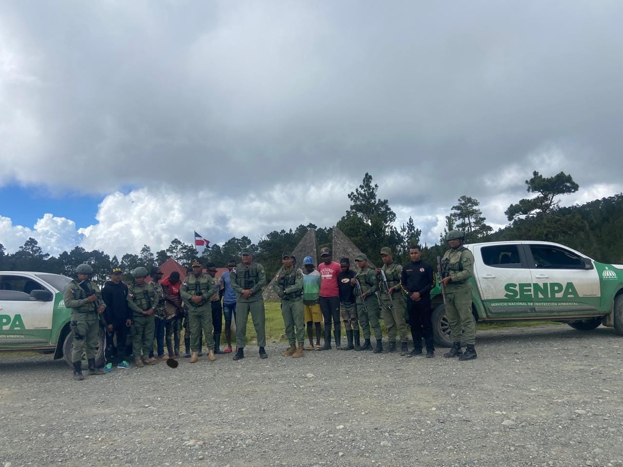 senpa-y-militares-despliegan-fuerza-contra-la-destruccion-de-areas-protegidas;-apresan-21-haitianos