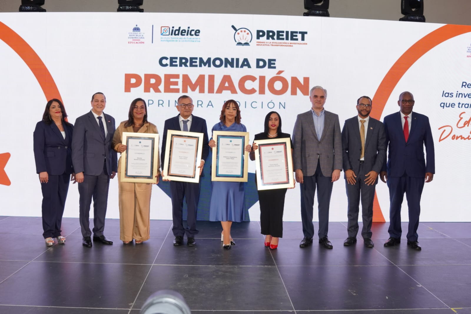minerd-e-ideice-galardonan-la-investigacion-transformadora
