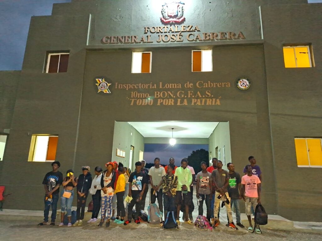 video:-detienen-31-haitianos-indocumentados-en-loma-de-cabrera
