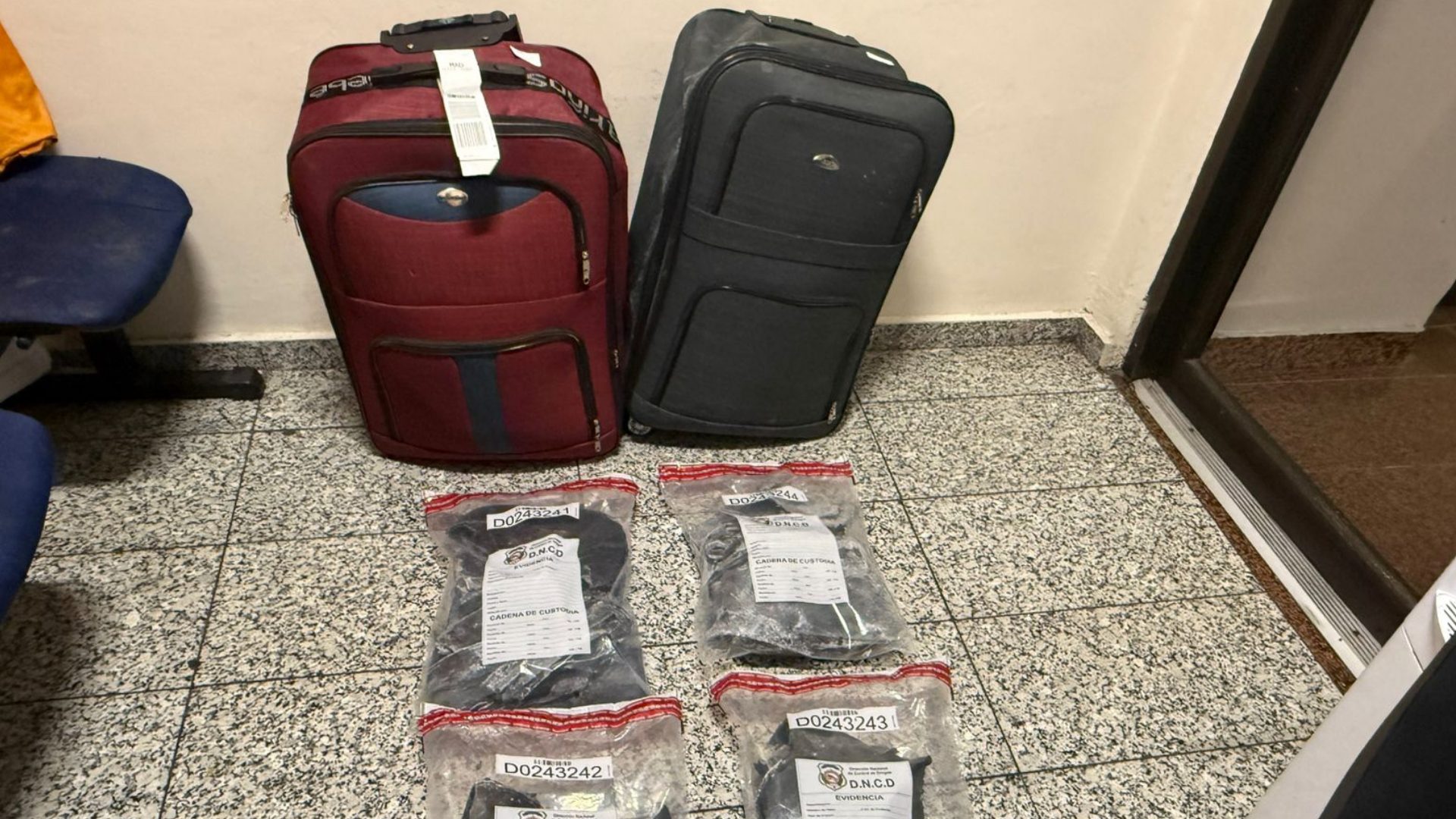 dncd-y-mp-desmantelan-intento-de-narcotrafico-en-aila:-mujer-croata-cae-con-cocaina-con-destino-a-espana
