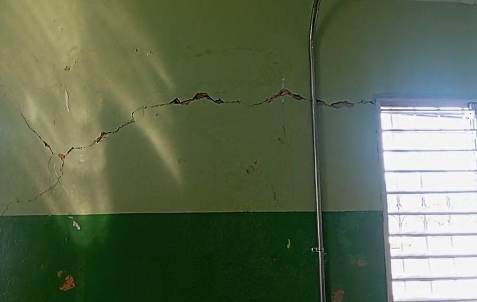piden-trasladar-estudiantes-que-reciben-docencia-en-escuela-en-malas-condiciones-en-la-romana