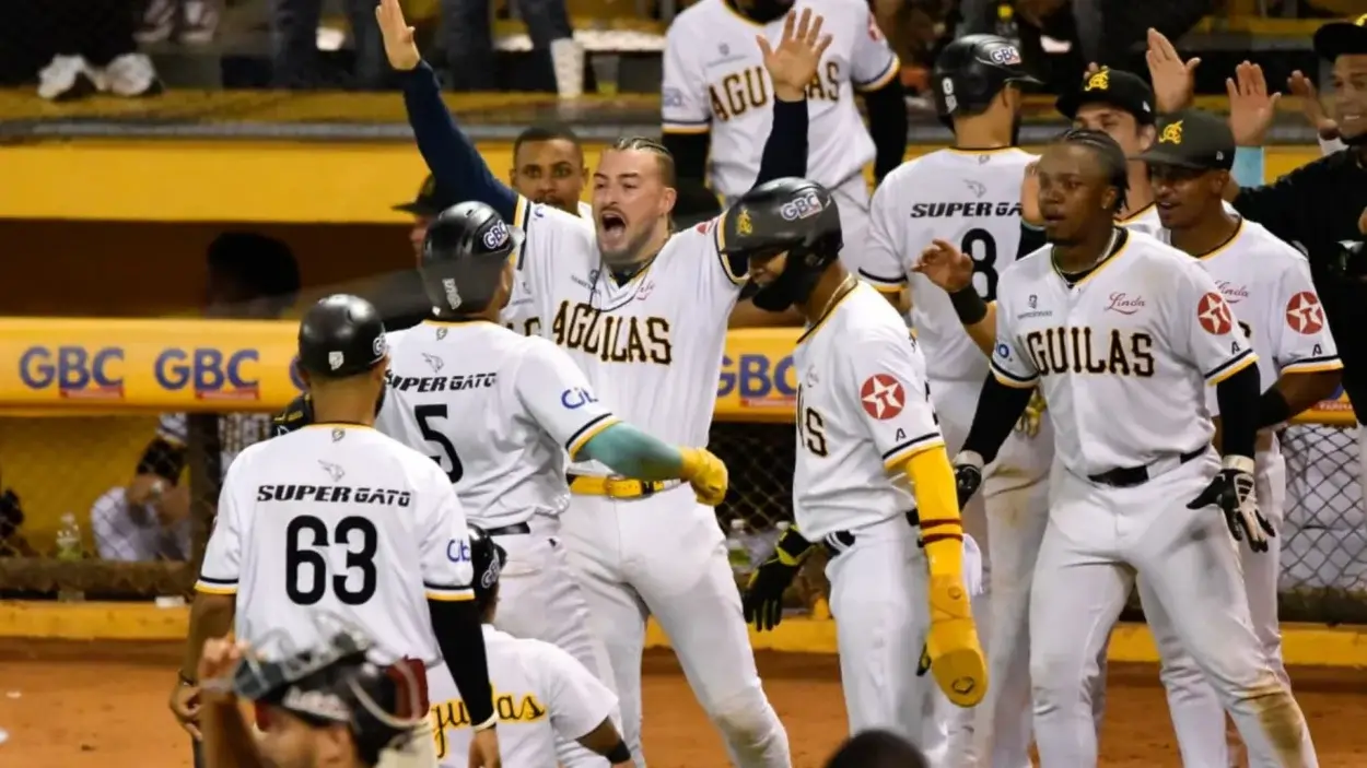aguilas-y-toros-barren-en-jornada-de-dobles-juegos-en-el-beisbol-dominicano