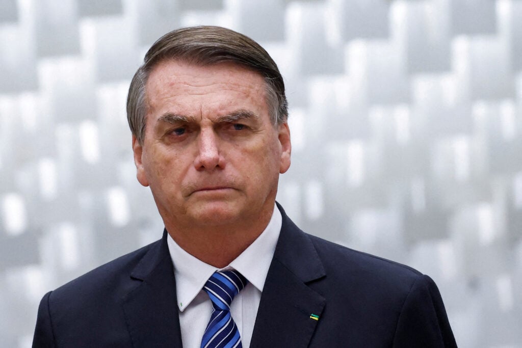 jair-bolsonaro-intento-romper-su-tobillera-electronica-para-fugarse,-segun-corte-suprema
