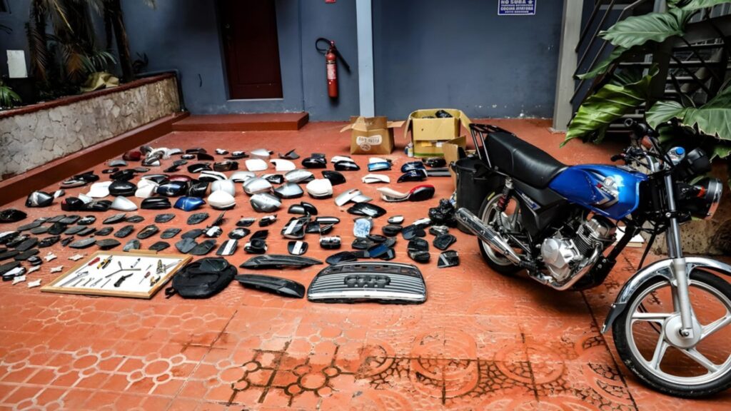 video:-ocupan-retrovisores-y-accesorios-durante-operativos-en-villa-juana,-villa-consuelo-y-cristo-rey