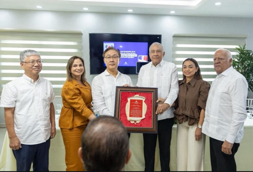 diputada-shirley-lopez-recibe-visita-de-cortesia-del-embajador-de-corea-del-sur-en-moca