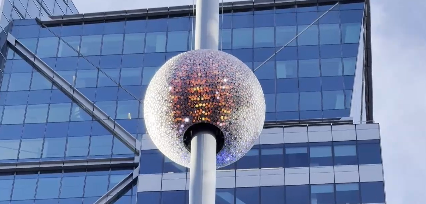 times-square-presenta-su-nueva-esfera-para-recibir-el-ano-nuevo