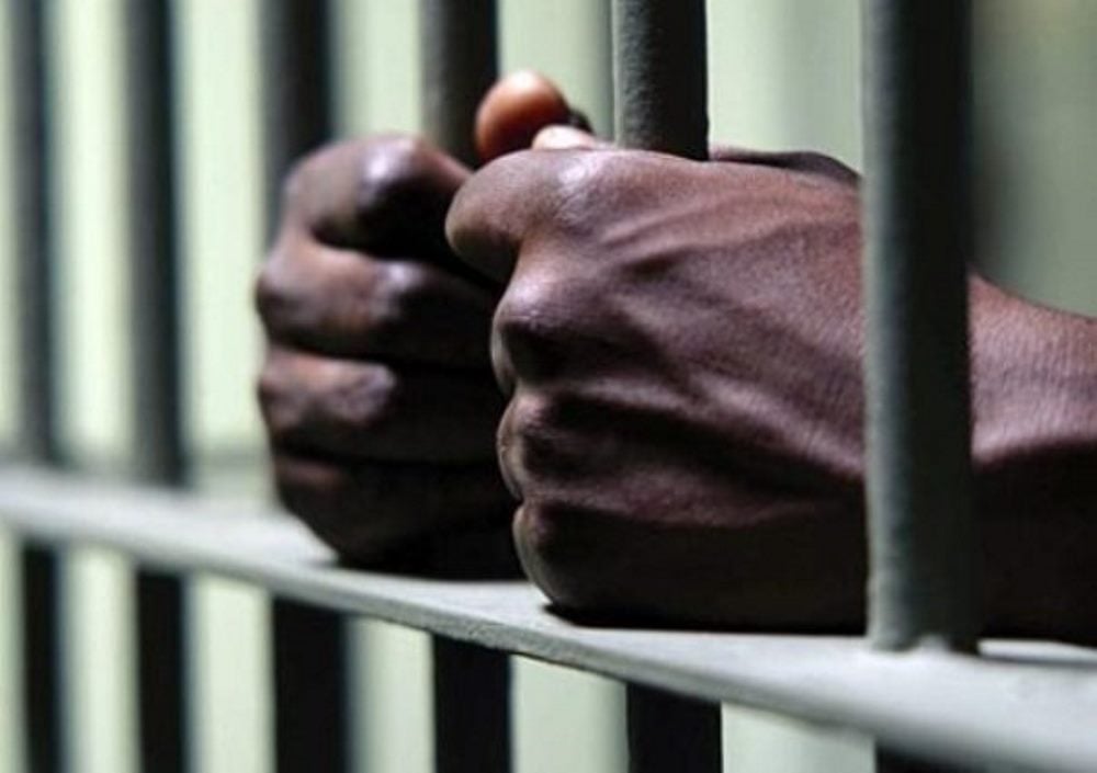 arrestan-a-uno-de-tres-implicados-en-asalto-a-banca-deportiva-de-barahona