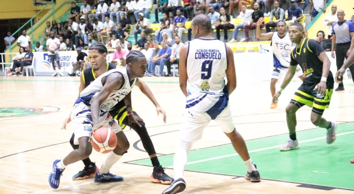 estrellas-de-consuelo-sigue-arransando-basket-de-san-pedro-de-macoris
