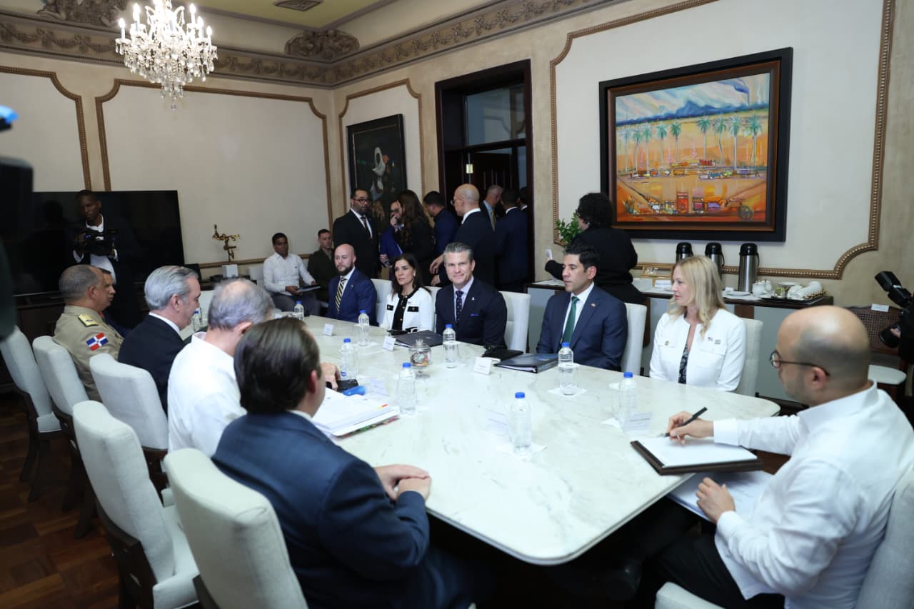 rd-autoriza-uso-de-zonas-restringidas-a-secretario-de-guerra-de-ee uu.