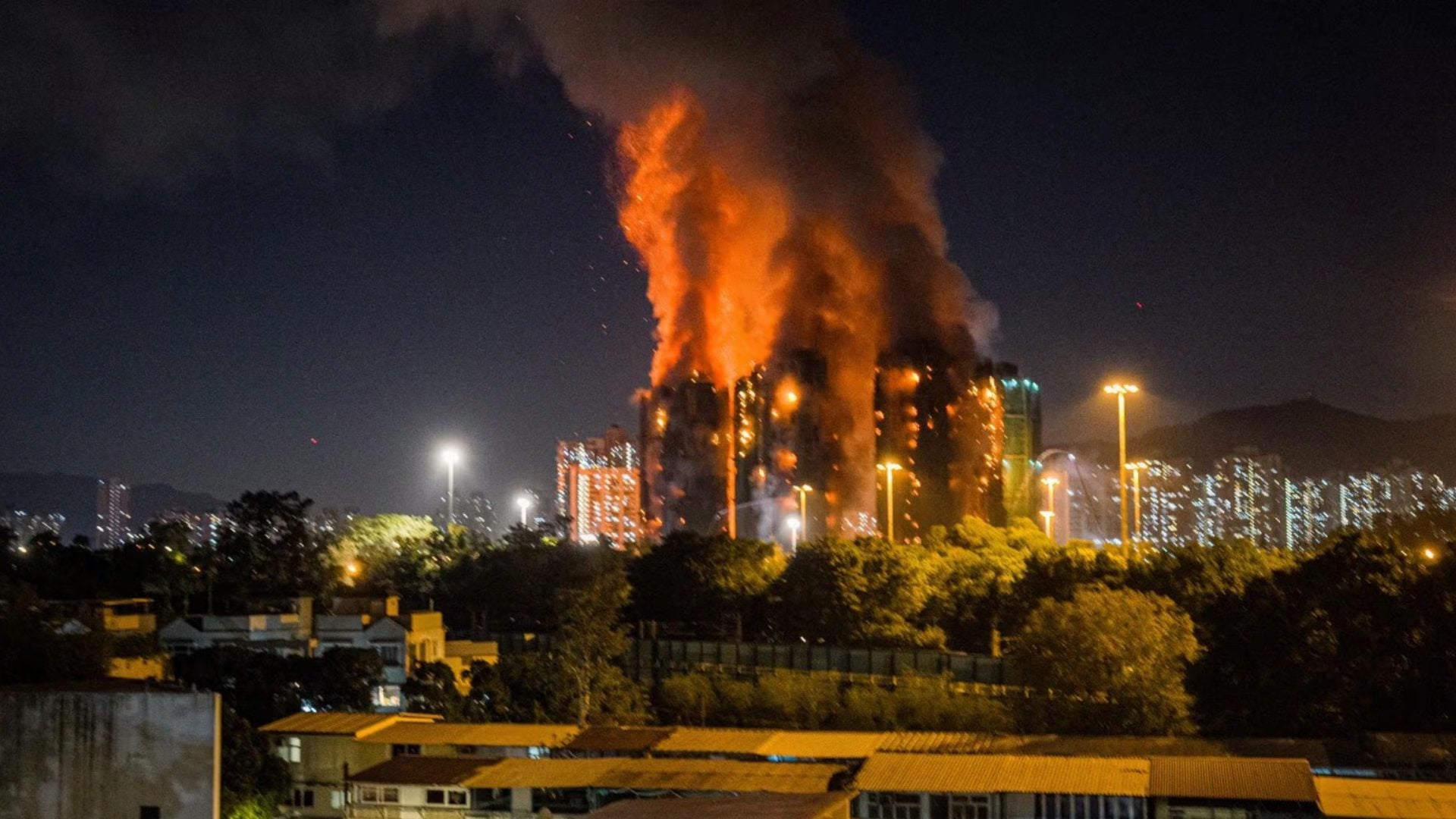tres-detenidos-por-presunto-homicidio-involuntario-tras-incendio-en-hong-kong