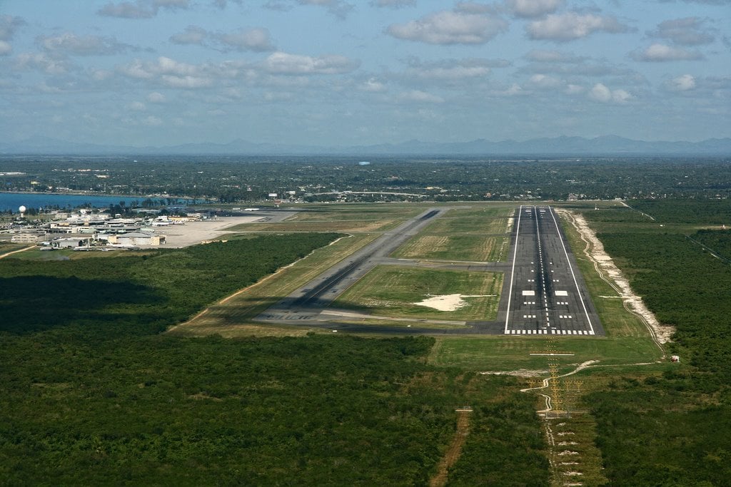 sectores-reaccionan-por-autorizacion-espacio-aereo-a-eeuu