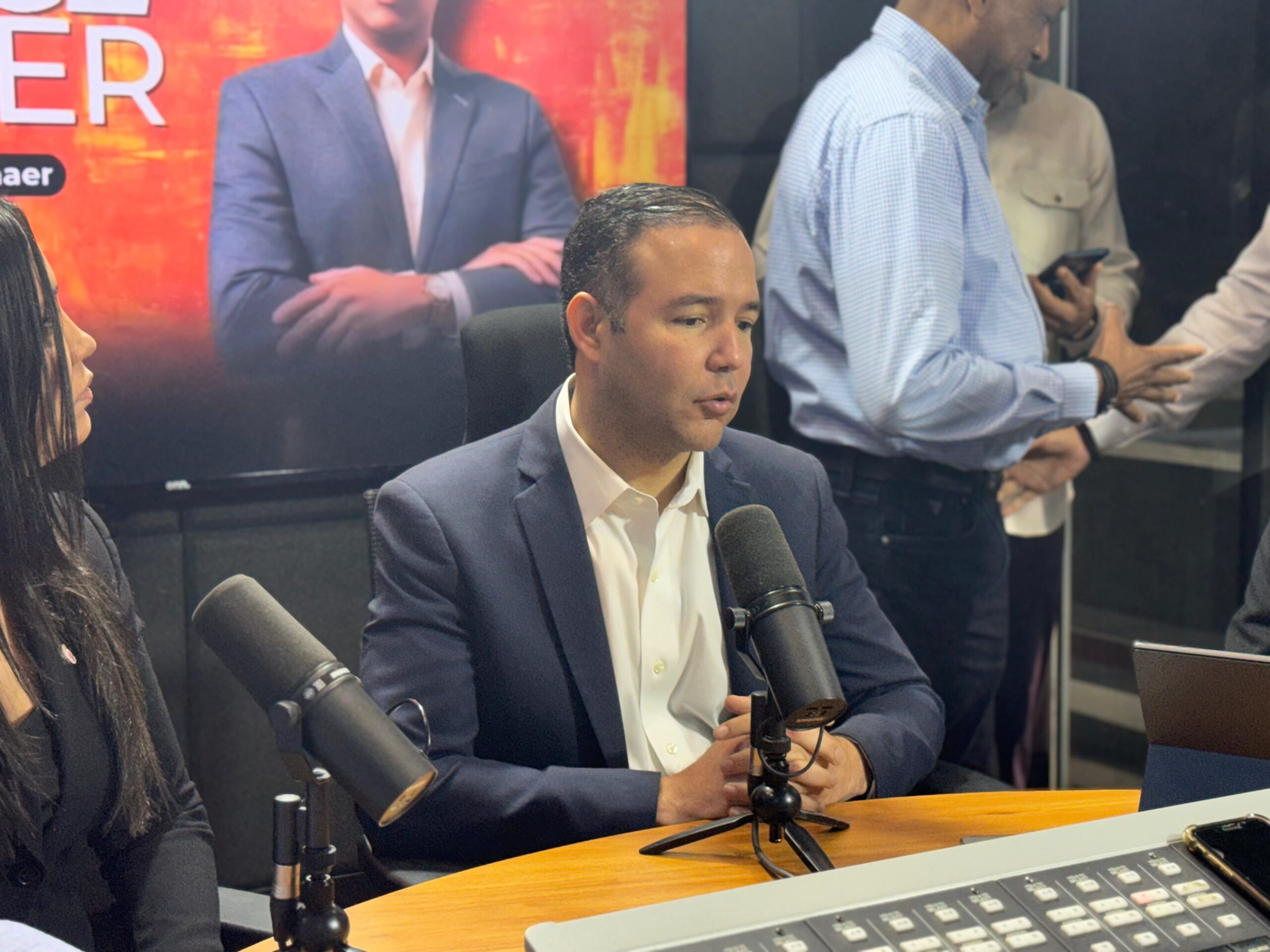 johnny-pujols-destaca-avances-del-pld-y-advierte-sobre-amenazas-al-sistema-democratico-durante-recorrido-provincial-en-santiago
