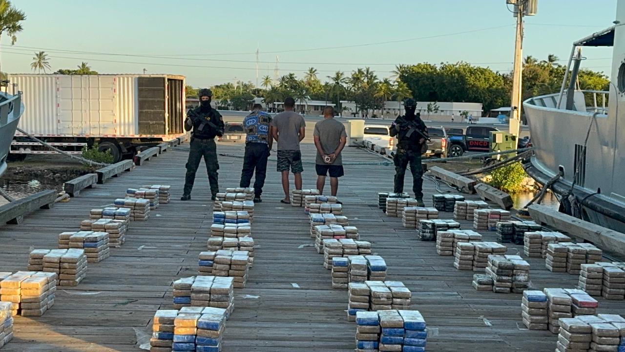 arrestan-a-dos-dominicanos-y-un-colombiano-con-1,497-paquetes-de-cocaina