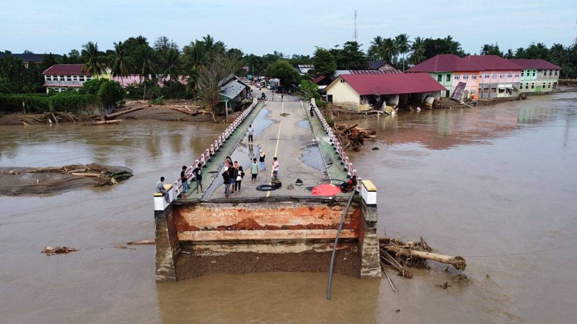 inundaciones-en-indonesia-dejan-174-muertos