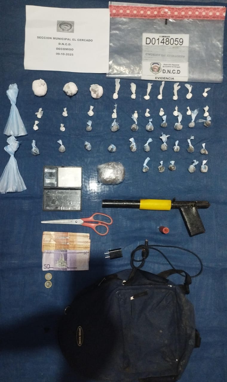 varios-arrestados-con-presuntas-drogas-y-utensilios-para-el-microtrafico-en-el-cercado,-san-juan