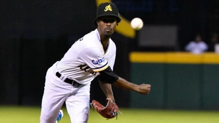 las-aguilas-cibaenas- afianzan-su-posicion-en-la-cima-tras-vencer-4-2-a -los-tigres-del-licey
