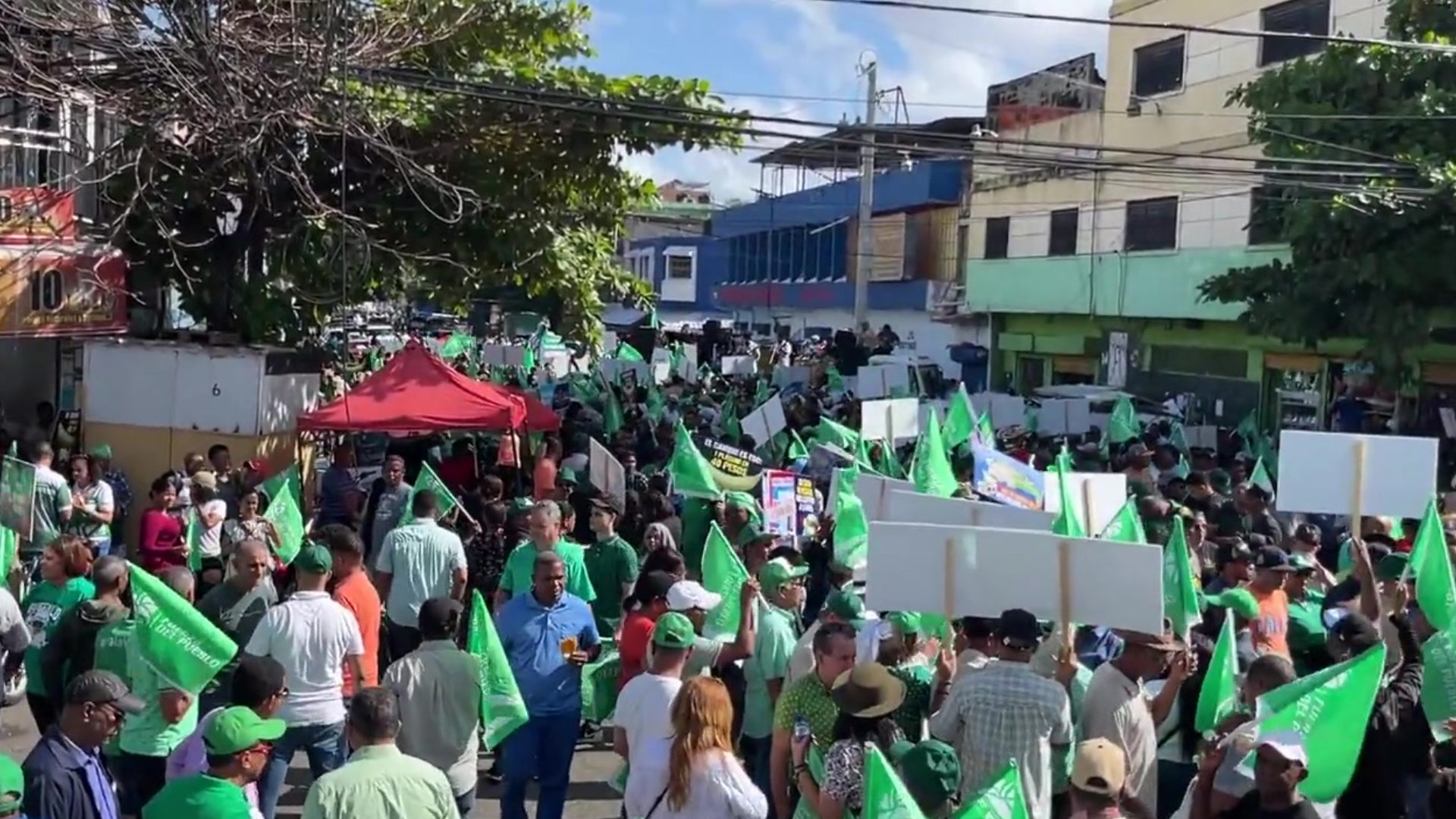 video:-decenas-de-personas-acuden-a-marcha-de-la-fuerza-del-pueblo