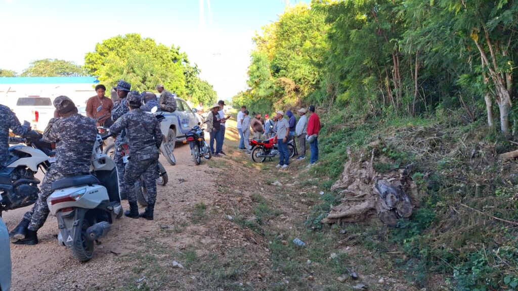 video:-productores-protestan-por-reconexion-de-bombas-que-suplen-aguas-de-riego-en-sus-predios