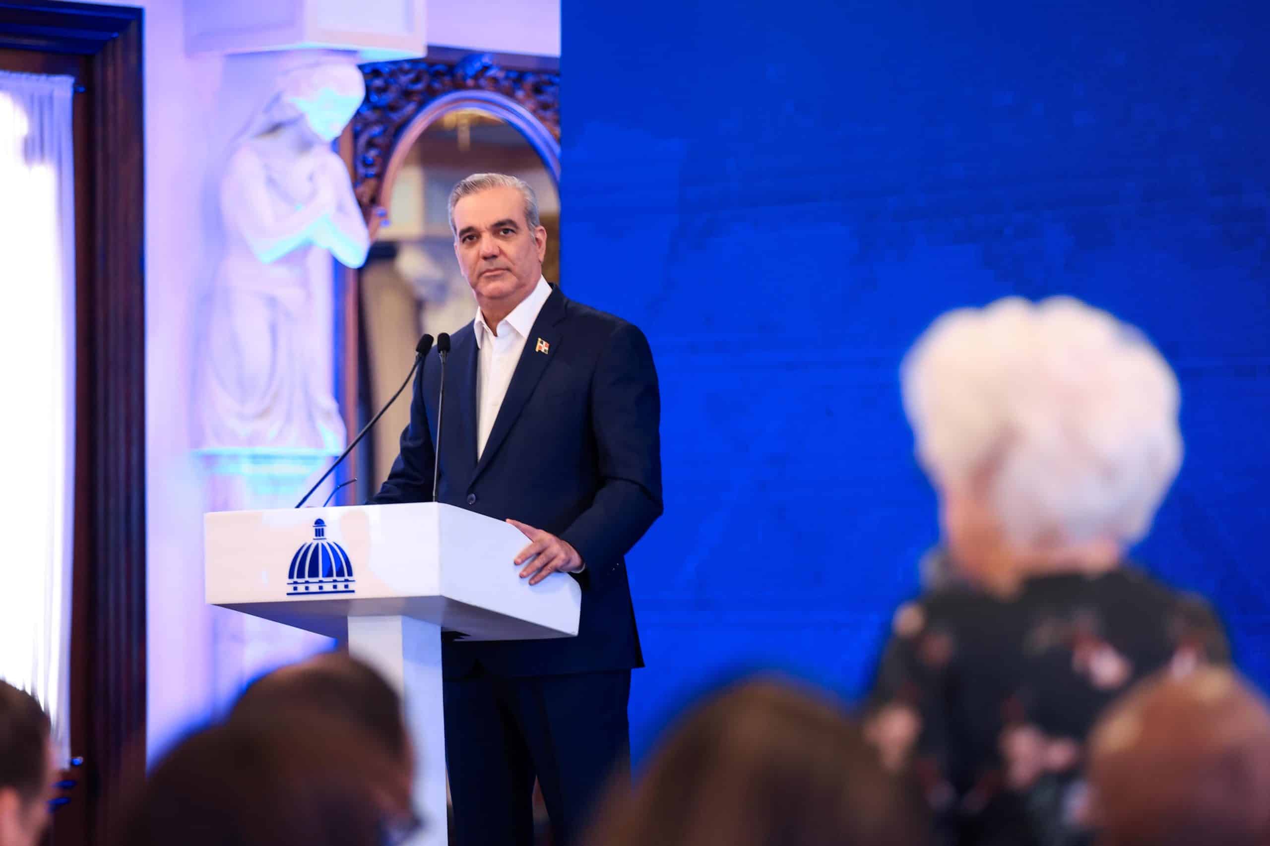 abinader:-resolucion-de-per-capita-se-estudio-y-se-escuchara-a-todas-las-ars