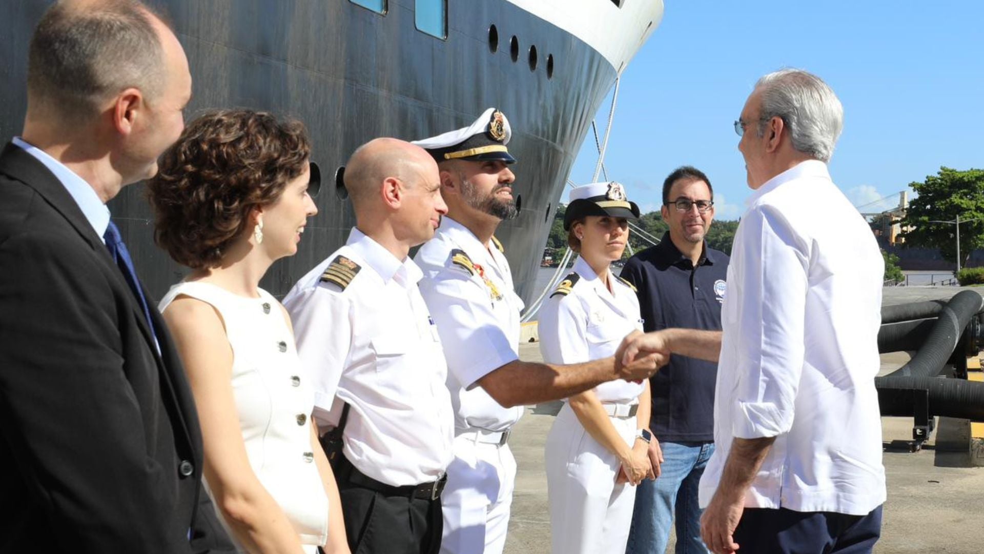 presidente-abinader-visita-buque-oceanografico-rss-james-cook
