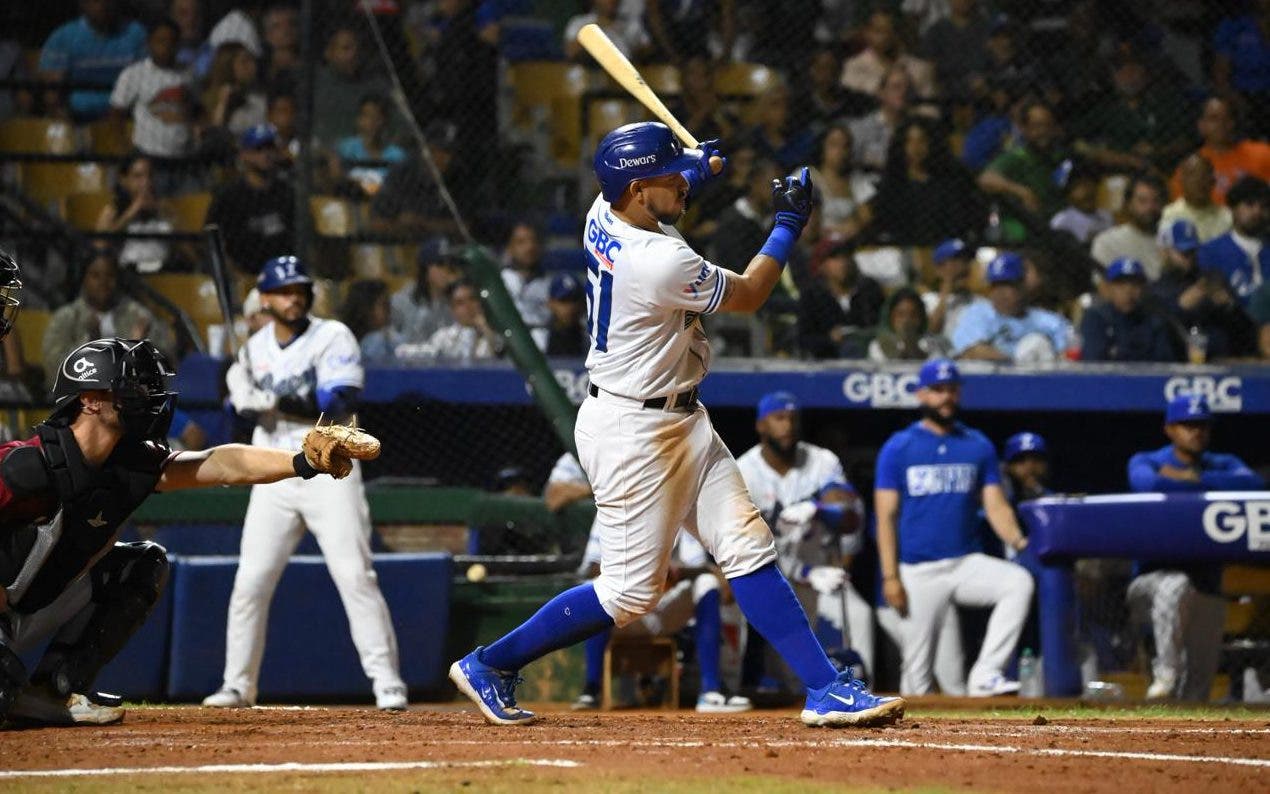 sencillo-de-cristhian-adames-deja-en-el-terreno-a-los-gigantes-del-cibao