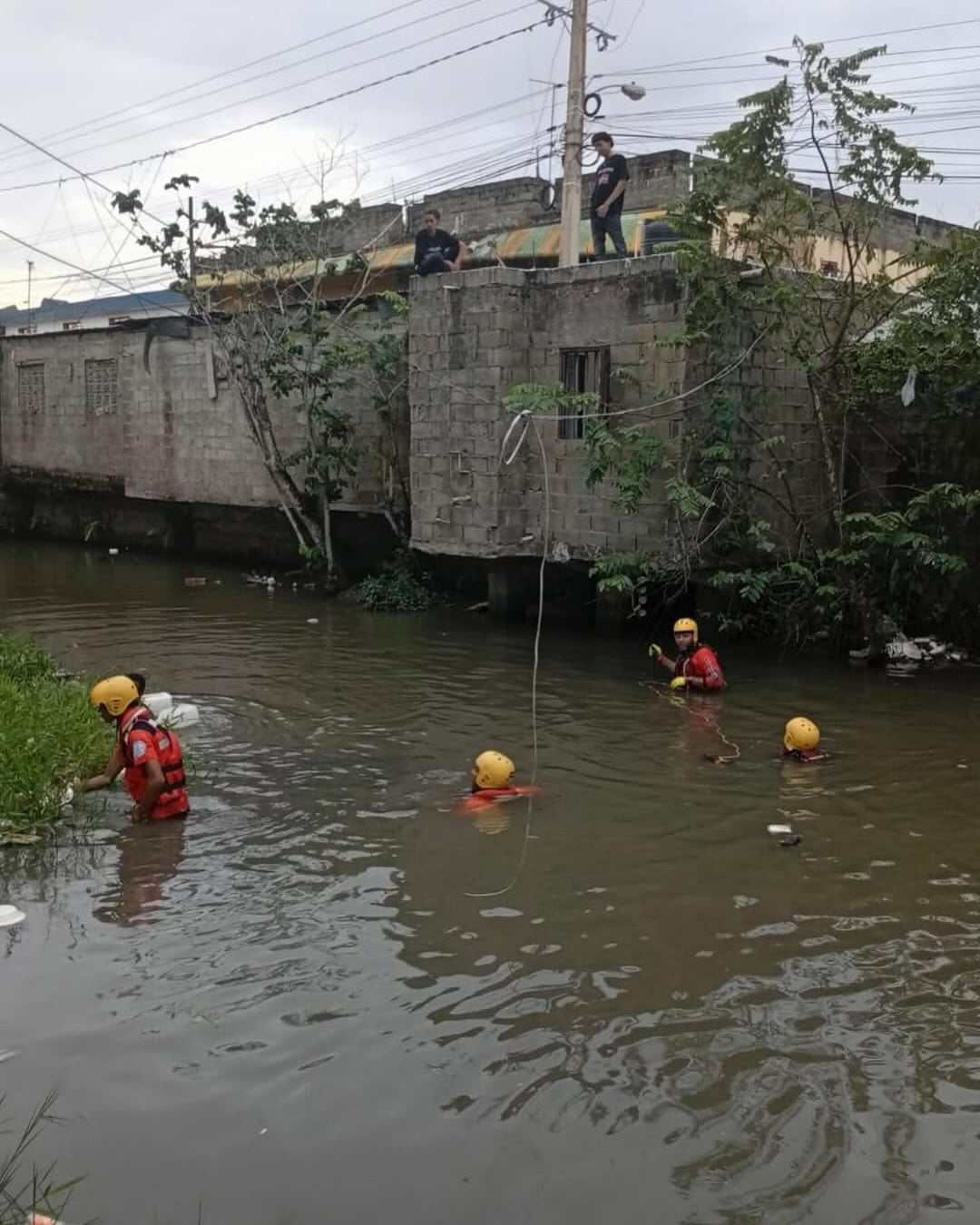 defensa-civil-busca-a-nino-que-habria-caido-en-canal-de-las-guaranas
