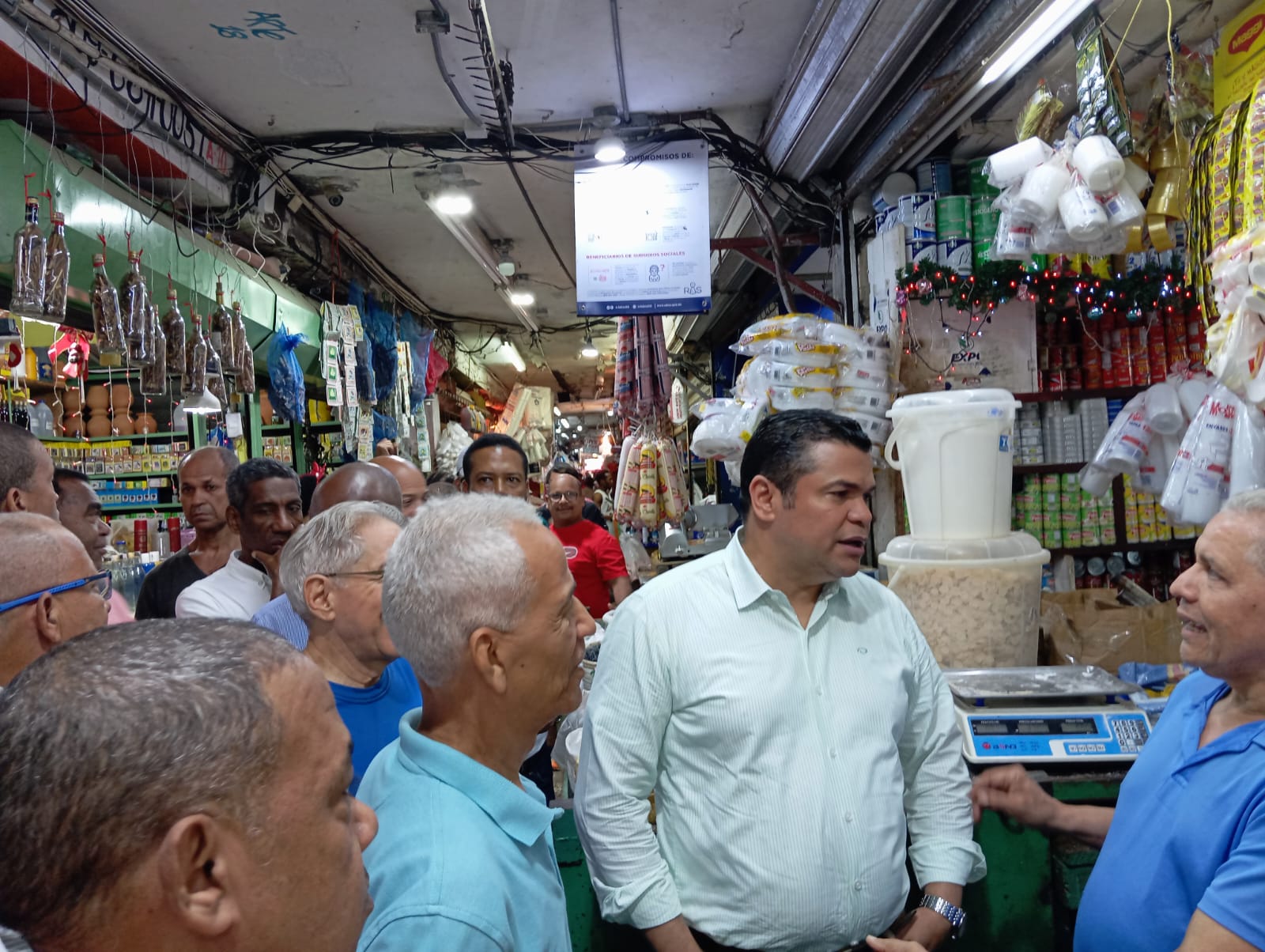 tobias-crespo-defiende-a-comerciantes-del-mercado-nuevo:-“no-permitiremos-la-privatizacion”