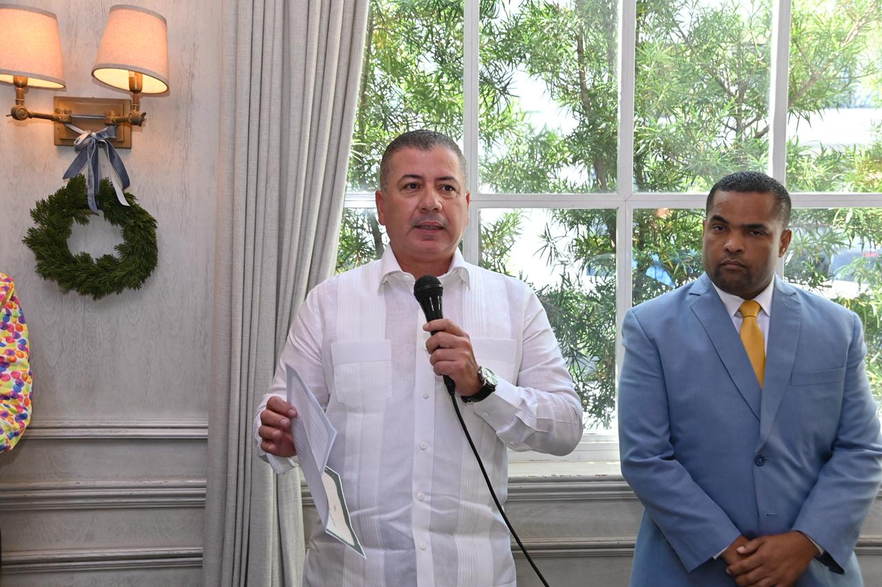 cesar-fernandez-resalta-importancia-de-la-etica-en-la-comunicacion-en-noveno-encuentro-con-la-prensa