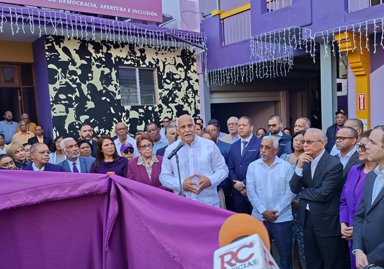 pld-resalta-“renacer-de-la-esperanza”-con-siembra-de-arbol-de-limoncillo-en-su-casa-nacional