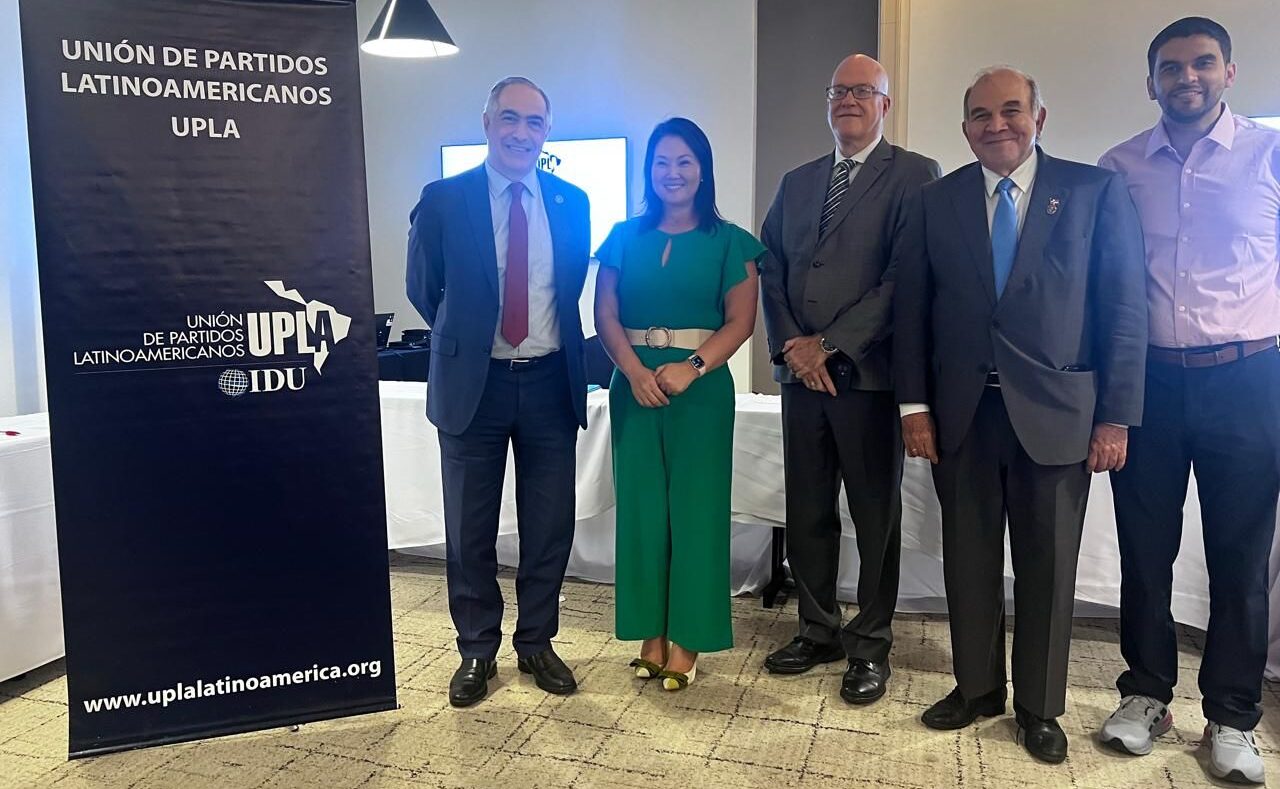 pelegrin-castillo-es-elegido-vicepresidente-de-la-union-de-partidos-latinoamericana