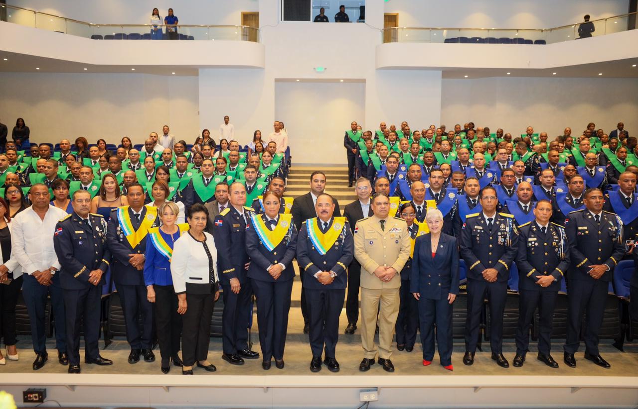 ipes-gradua-249-policias-y-dos-miembros-agregados-militares-en-acto-conjunto-de-formacion-academica