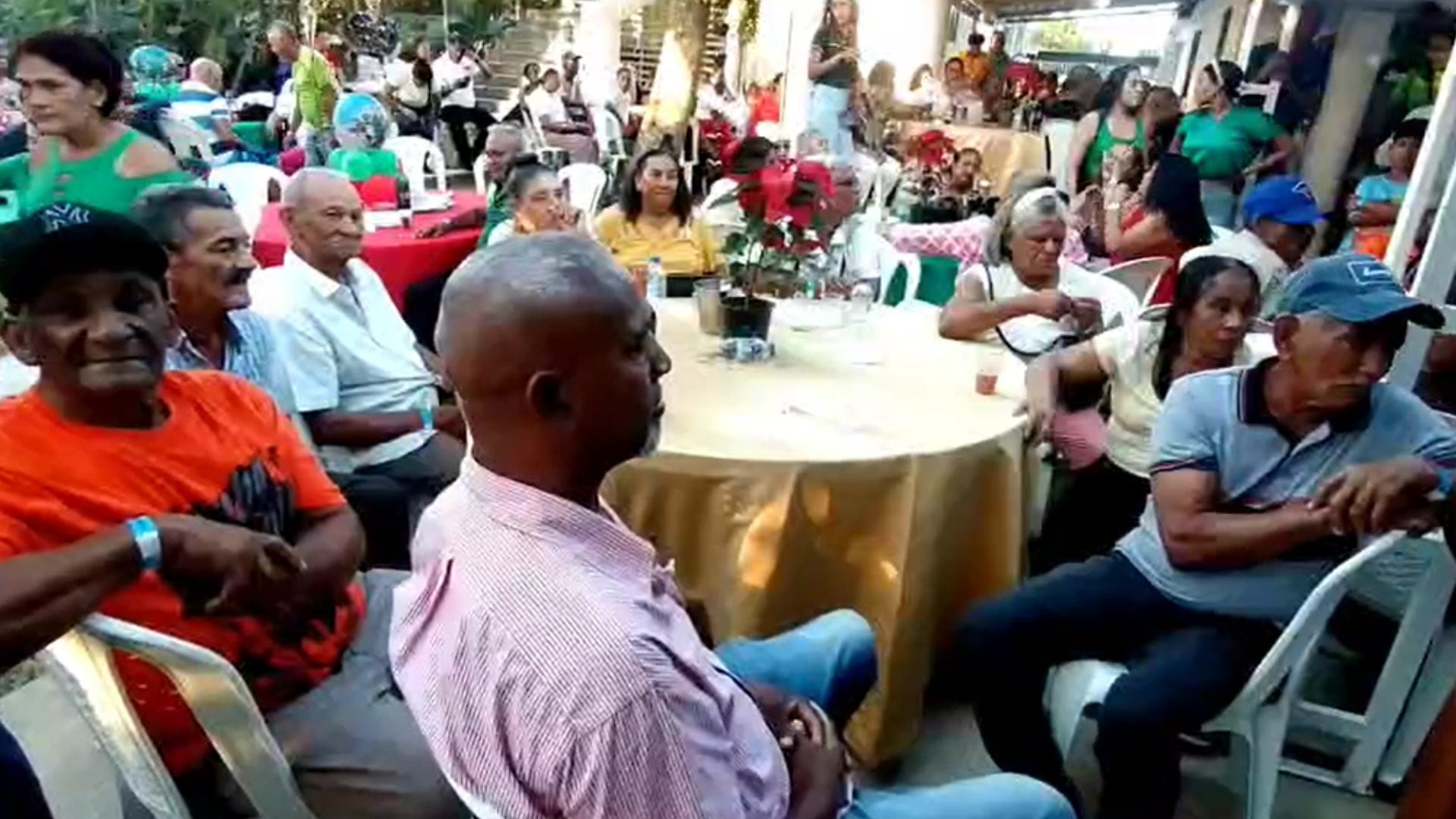 video:-realizan-fiesta-navidena-para-adultos-mayores-en-la-vega