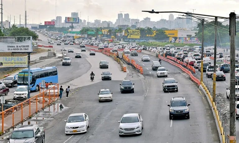 video:-cierre-en-km.-9-de-la-autopista-duarte-provoca-congestion-vehicular