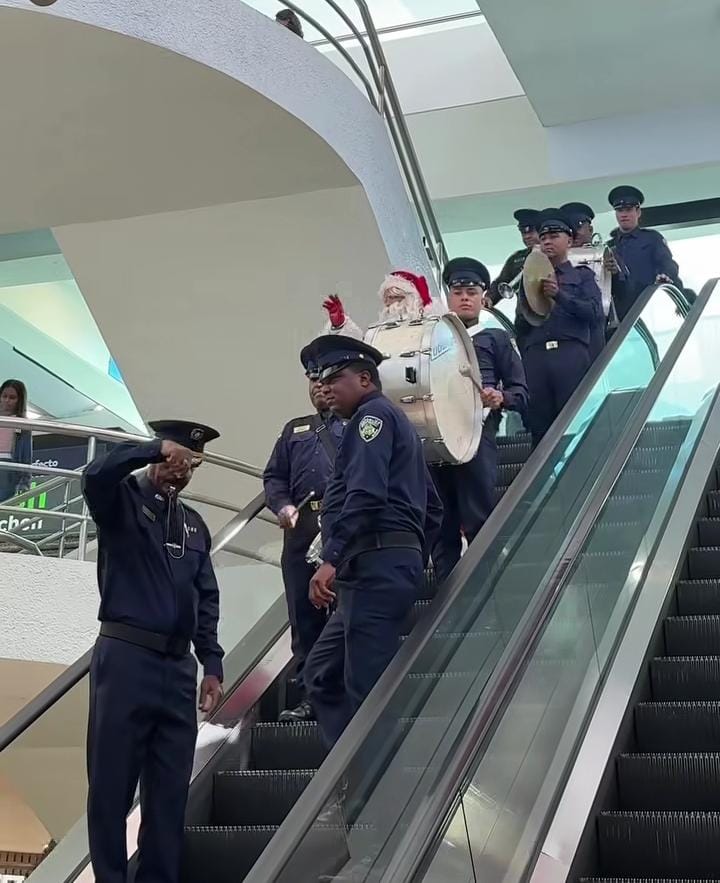 pn-recibe-en-el-aila-con-alegria-y-merengues-a-dominicanos-ausentes