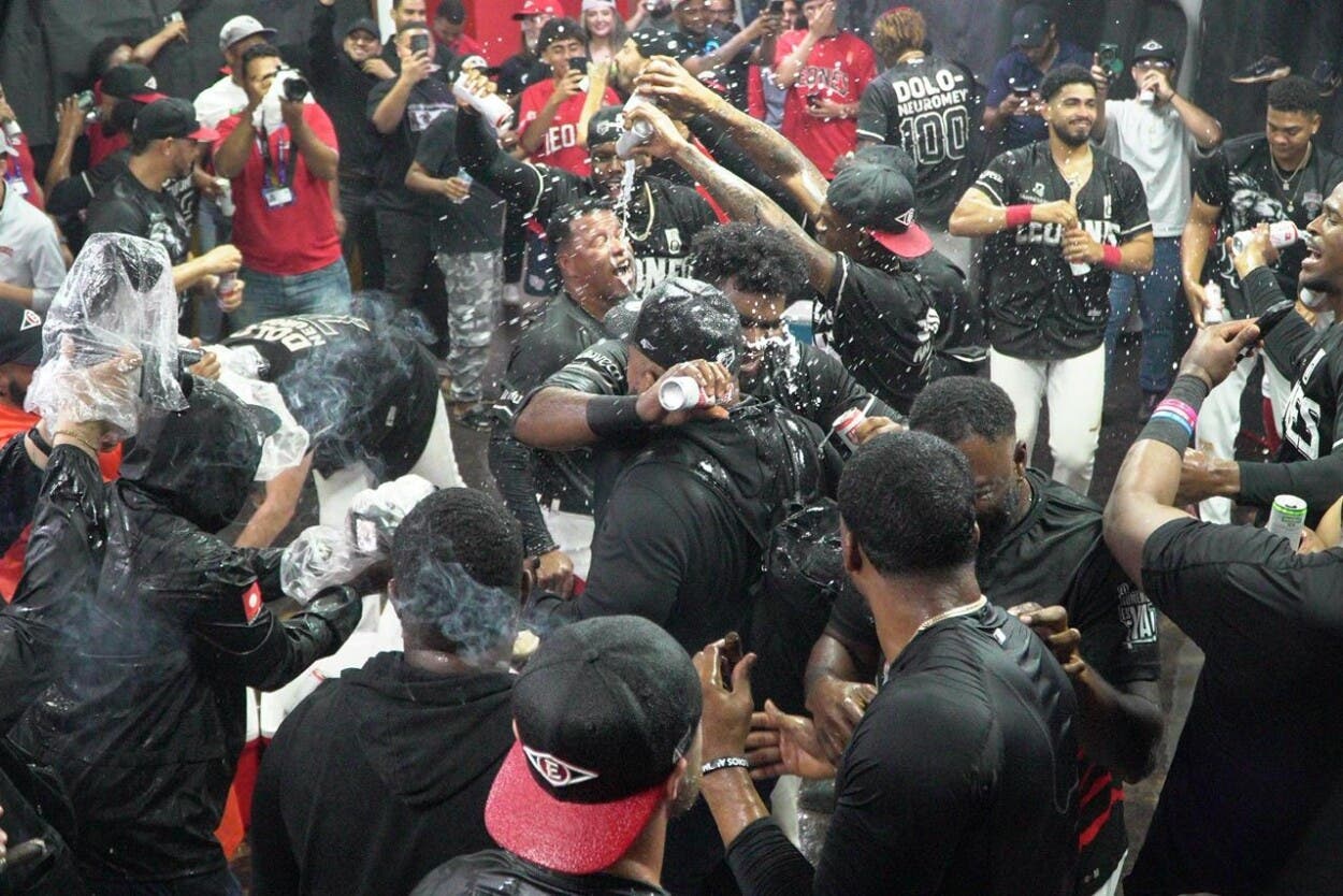 regalo-navideno-rojo:-hector-rodriguez-lleva-a-los-leones-del-escogido-a-la-postemporada