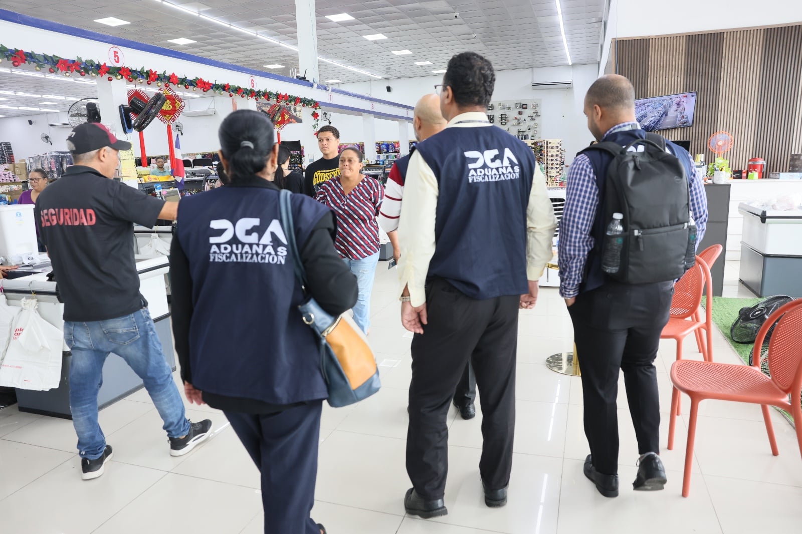 aduanas-interviene-comercio-asiatico-en-la-vega-y-reporta-mas-de-rd$1,592-millones-en-diferencias-fiscales-en-2025