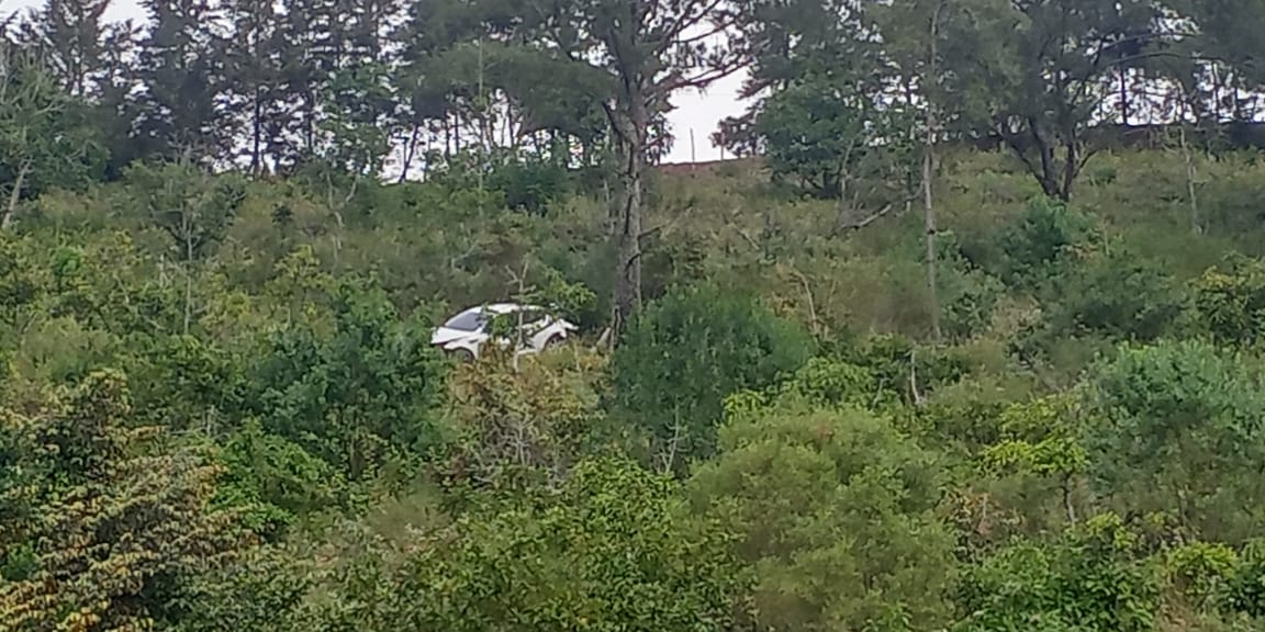 vehiculo-cae-al-precipicio-con-seis-personas-en-constanza