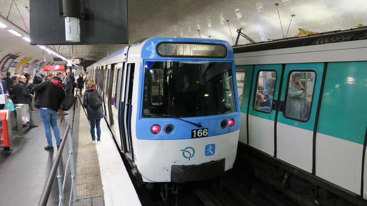 un-hombre-hiere-a-tres-mujeres-con-un-cuchillo-en-el-metro-de-paris