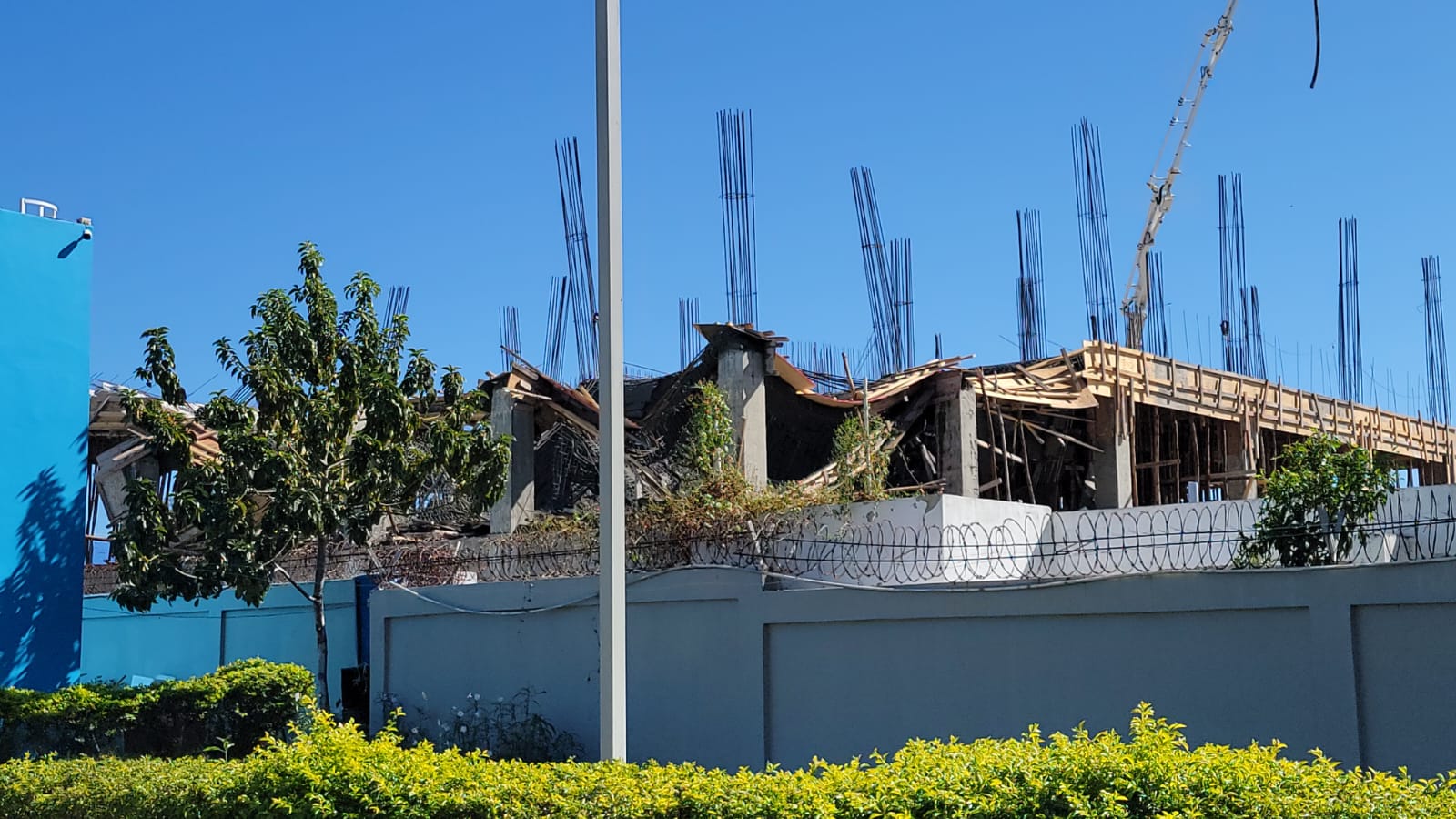 evaluan-causas-de-colapso-parcial-en-obra-del-hospital-simon-stridels-en-azua