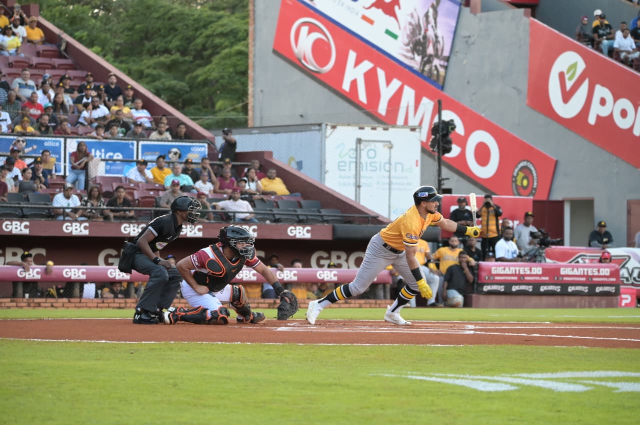 aguilas-montan-rally-y-triunfan-contra-gigantes-10-6
