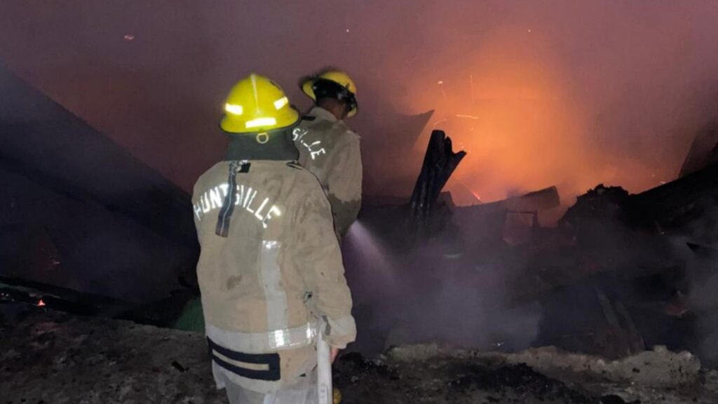 video:-incendio-destruye-32-viviendas-y-tres-comercios-en-veron,-punta-cana