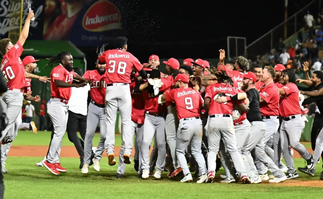 semifinal-de-beisbol:-leones-buscan-mantener-su-dominio
